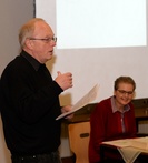 Pfarrer F. Rsche un Prof. Dr. Christiane Koch